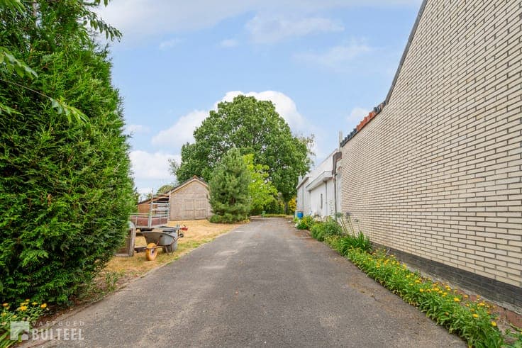 Vrijstaande woning met 4 slaapkamers op 1.517 m2!