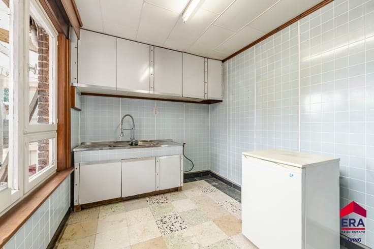 Spacious home with potential, 4 bedr. & garden near Aalst