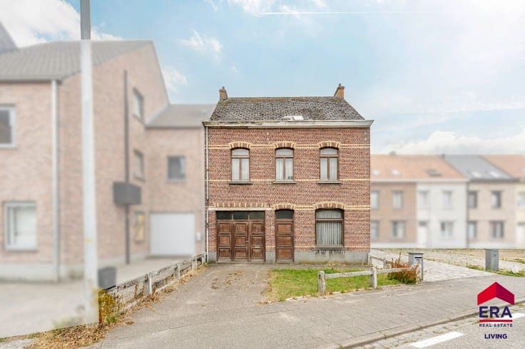 Spacious home with potential, 4 bedr. & garden near Aalst