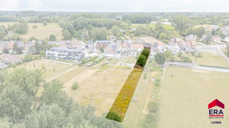 Spacious home with potential, 4 bedr. & garden near Aalst