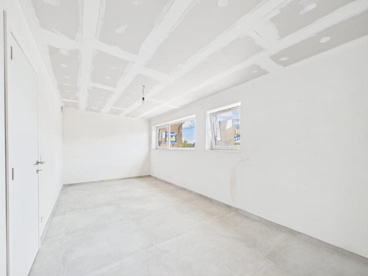 New-Build 3-Bedroom House with GARAGE, TERRACE & GARDEN