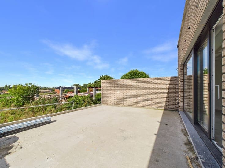New-Build 3-Bedroom House with GARAGE, TERRACE & GARDEN