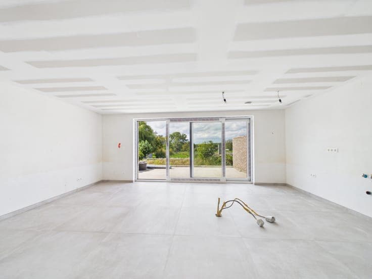 New-Build 3-Bedroom House with GARAGE, TERRACE & GARDEN