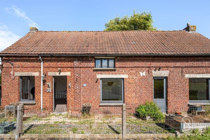 Four-façade house to be completely renovated