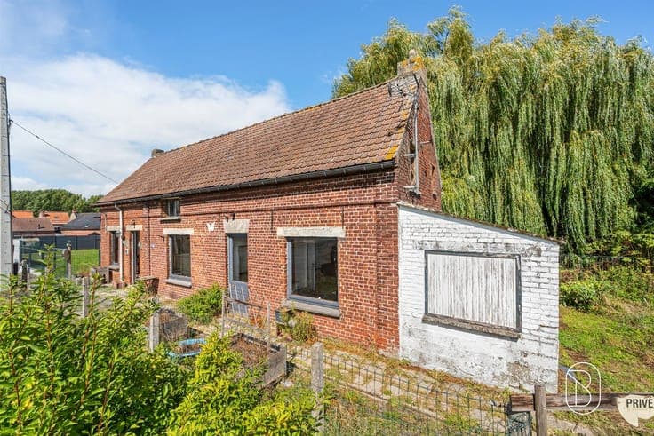 Four-façade house to be completely renovated