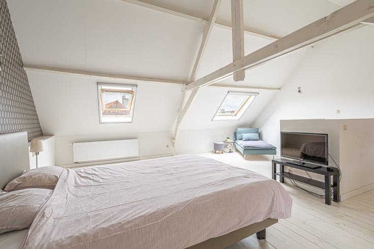 Ready-to-move-in, characterful house with 4 bedrooms and ci
