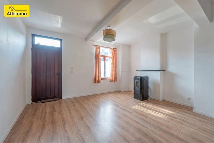 Ideal Investisseur ! Maison 2F, 2 chambres - faire offre apd