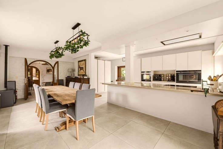 Stunning VILLA in a beautiful setting in Erpent