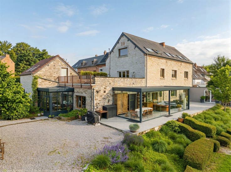 Stunning VILLA in a beautiful setting in Erpent
