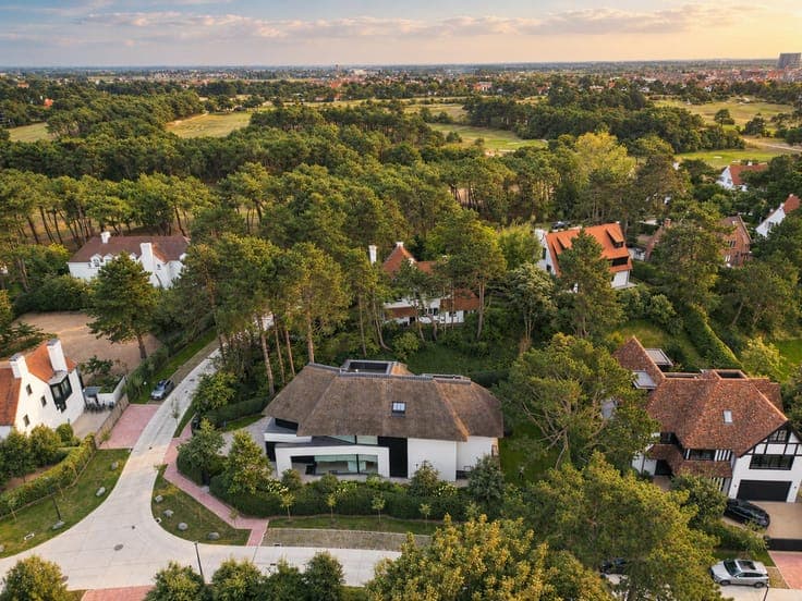 2023 thatched villa for sale in Binnenhof, Knokke-Zoute