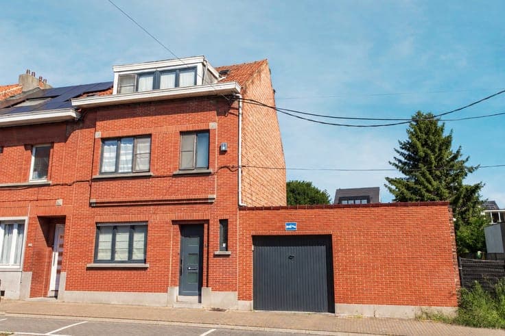 House in Sint-Pieters-Leeuw