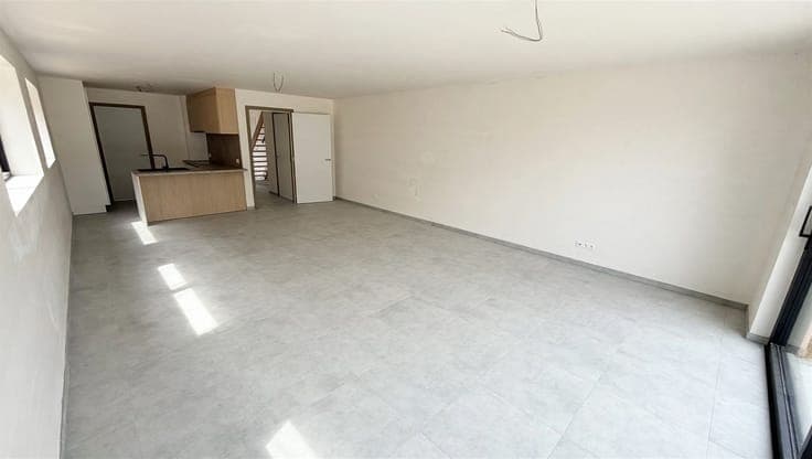 Turnkey new build home with 4 bedrooms, 2 bathrooms, and sun