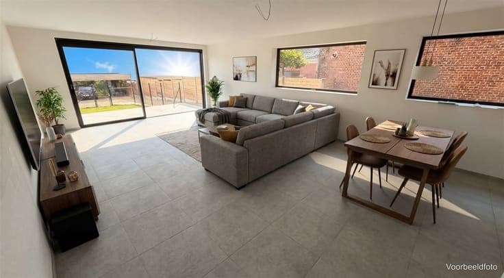 Turnkey new build home with 4 bedrooms, 2 bathrooms, and sun