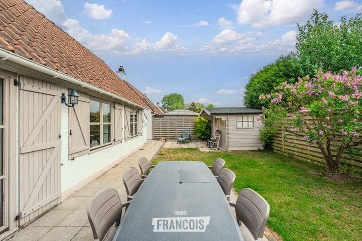 Holiday home with 3 bedrooms, garden and parking in Adinker…