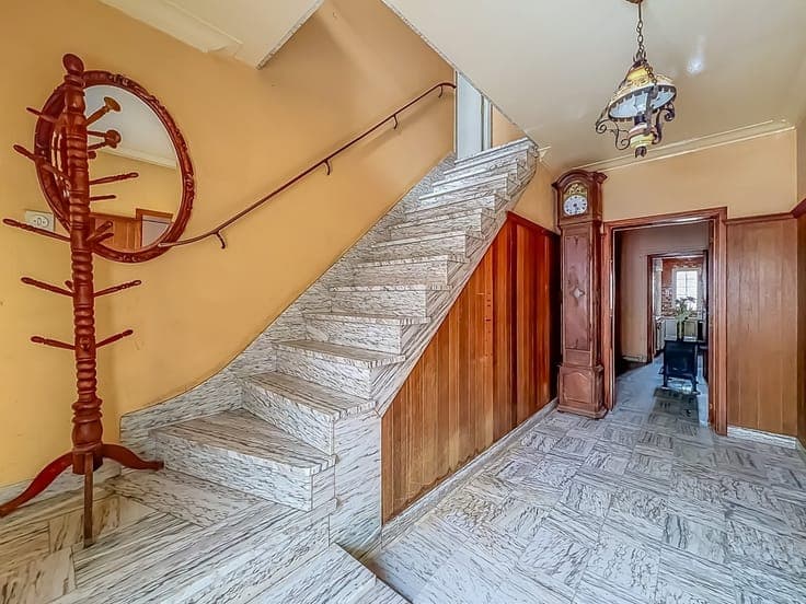 JOLIE MAISON PLEINE DE CHARME A RENOVER