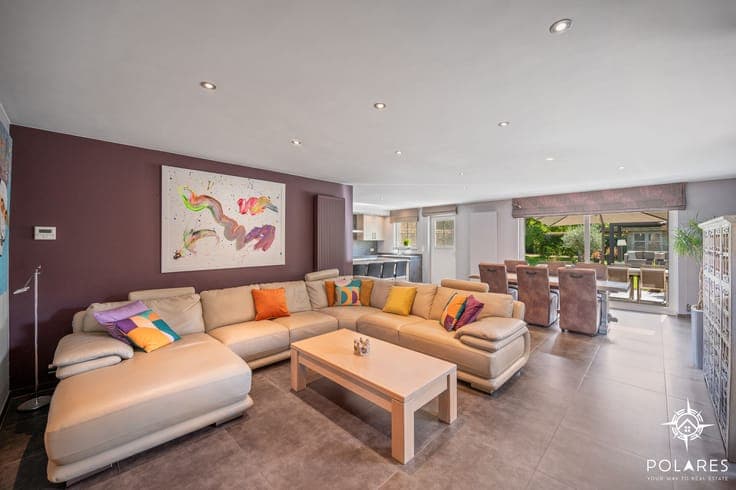 Beautiful villa with south-facing garden and holiday feeling