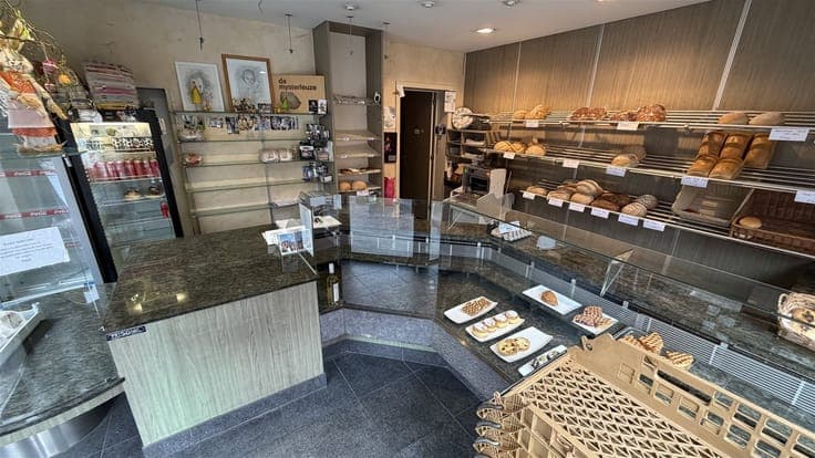 RENTAL PROPERTY WITH COMMERCIAL SPACE AND APARTMENT