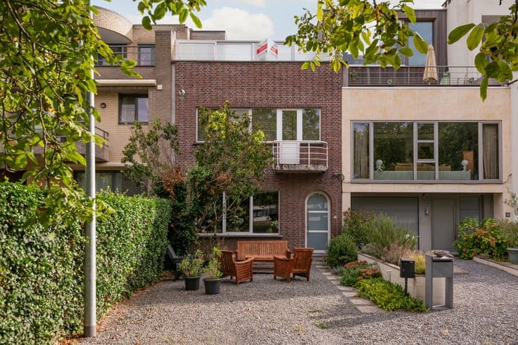 Characterful renovation property by the water in Mechelen,