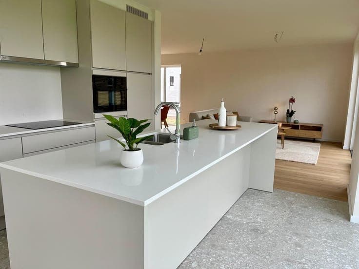 Detached villa with 3 bedrooms and office space