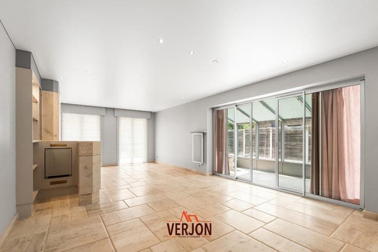 Villa met 4 slaapkamers en dubbele garage in een doodlope...