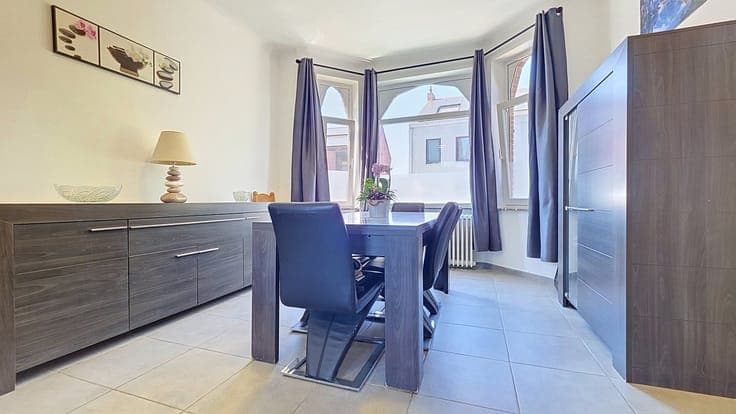 Maison 4 façades avec jardin en TB état