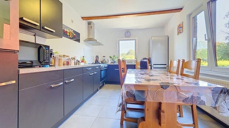 Maison 4 façades avec jardin en TB état