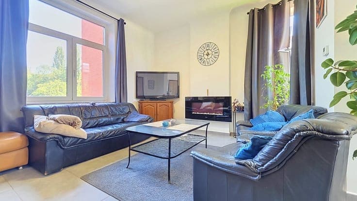Maison 4 façades avec jardin en TB état