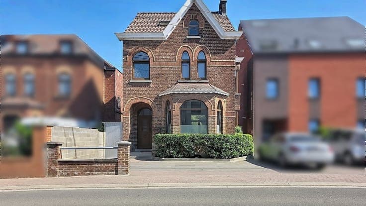 Maison 4 façades avec jardin en TB état