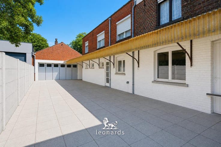 Renovation project with warehouse and large garden