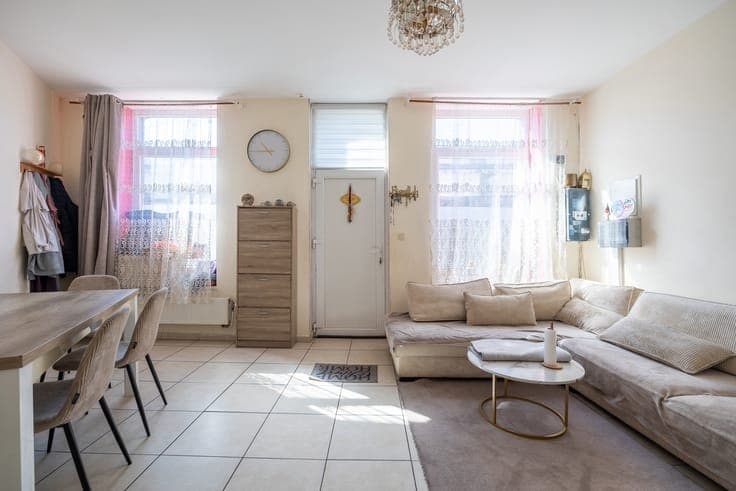 Two-sided house – 4 bedrooms with a courtyard in Charleroi