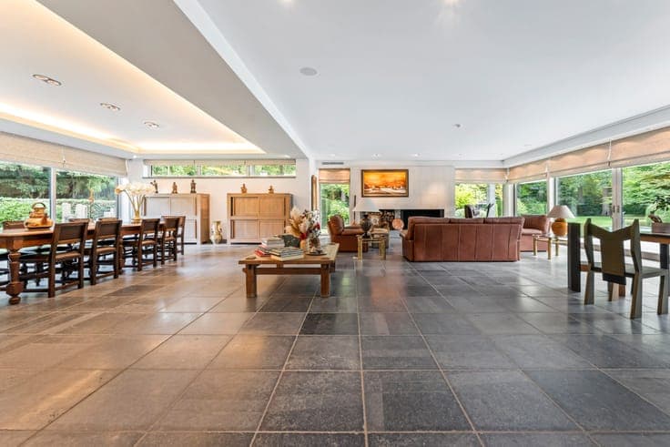 Exclusive villa with pool in prime location