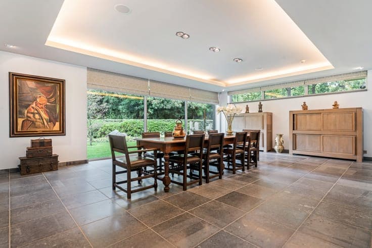 Exclusive villa with pool in prime location