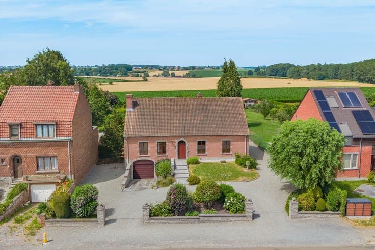AGREABLE VILLA SUR SPACIEUX TERRAIN DANS CADRE CHAMPETRE !