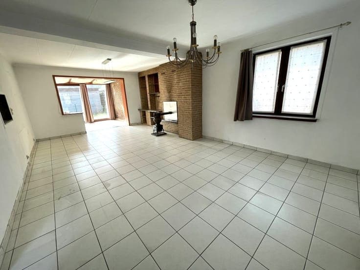 VRIJSTAANDE woning met GARAGE, veranda en tal van mogelij...