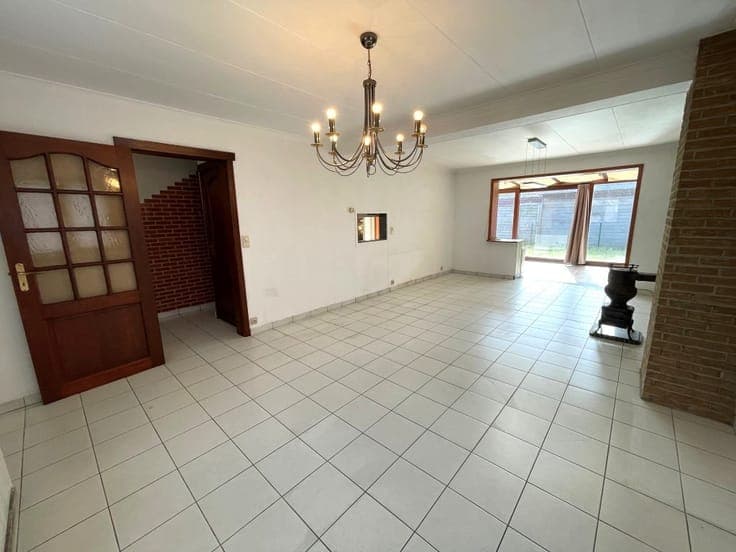 VRIJSTAANDE woning met GARAGE, veranda en tal van mogelij...
