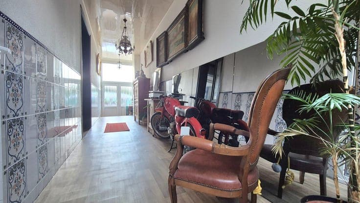 Ruime karaktervolle woning met 5 slaapkamers, 3 badkamers...