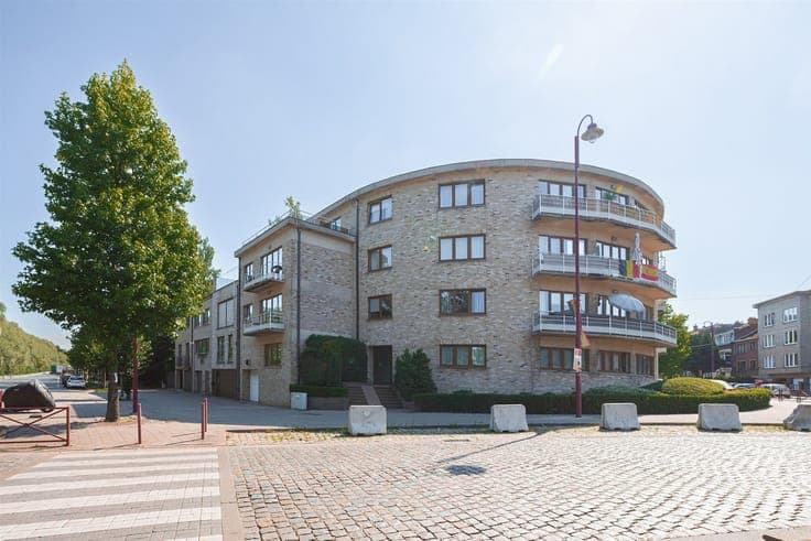 Apartment building