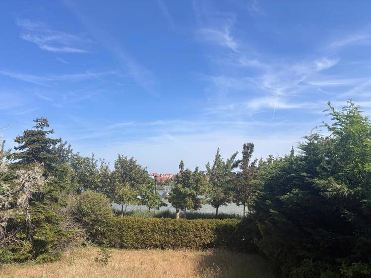 Villa to renovate with frontal views over Lake Zegemeer Knok