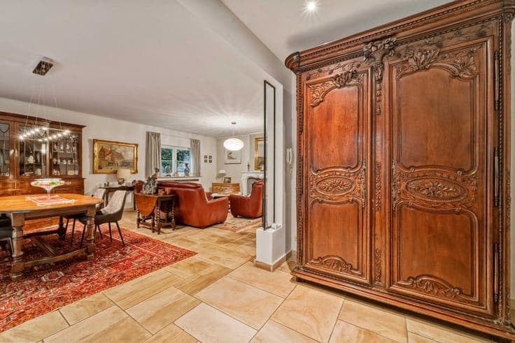 LUXURIOUS VILLA with DOUBLE GARAGE, BEAUTIFULLY LANDSCAPED