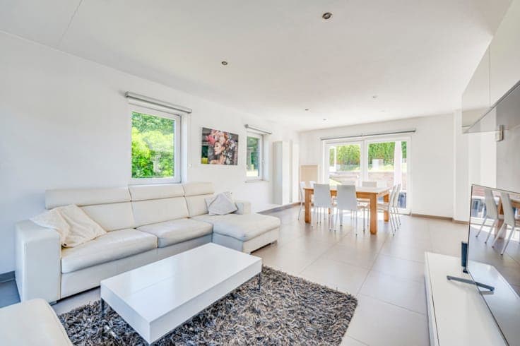 4-bedroom villa in excellent condition with swimming pool in