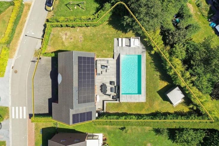 4-bedroom villa in excellent condition with swimming pool in