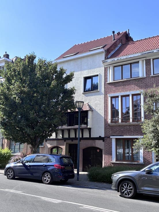 4 Bed + 2 Bath/Shower + 2 Offices + Garden House