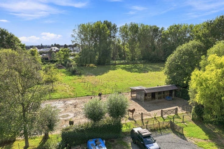 Karaktervol interbellum huis met bijgebouw én bouwgrond o...