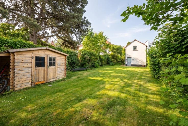 4-Bedroom House with Annex in Stockel