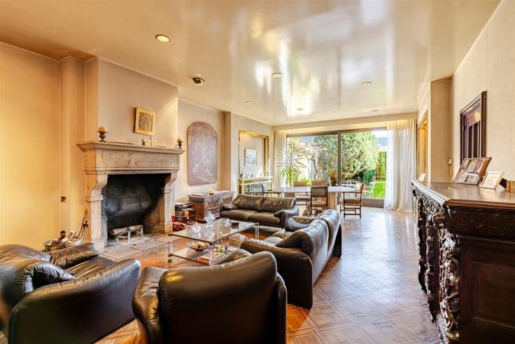 Characterful townhouse with authentic