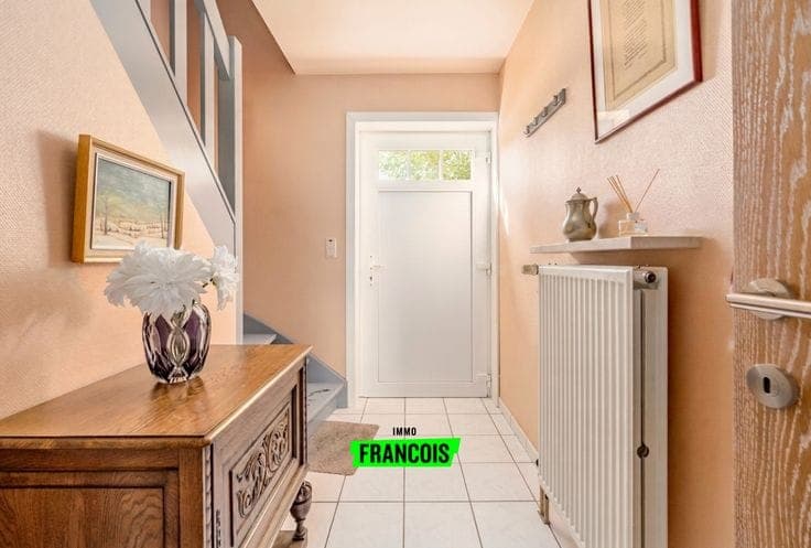 Spacious semi-detached home on a 715 m² plot in a quiet res…