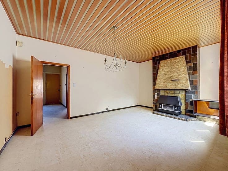 House with 4 Bedrooms, Garden & Great Renovation Potential!