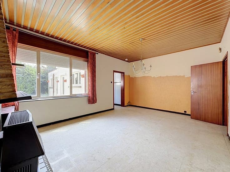 House with 4 Bedrooms, Garden & Great Renovation Potential!