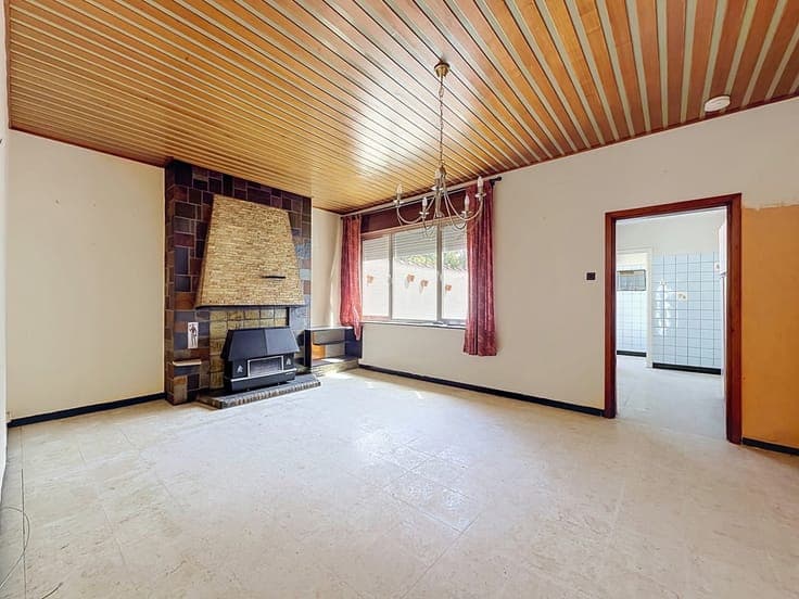 House with 4 Bedrooms, Garden & Great Renovation Potential!