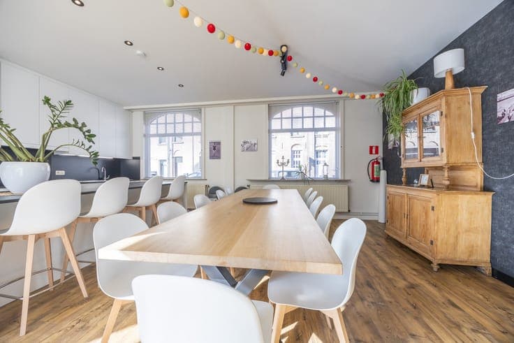 MAGISTRAAL HERENHUIS IN HET CENTRUM VAN NIEUWPOORT-STAD –...
